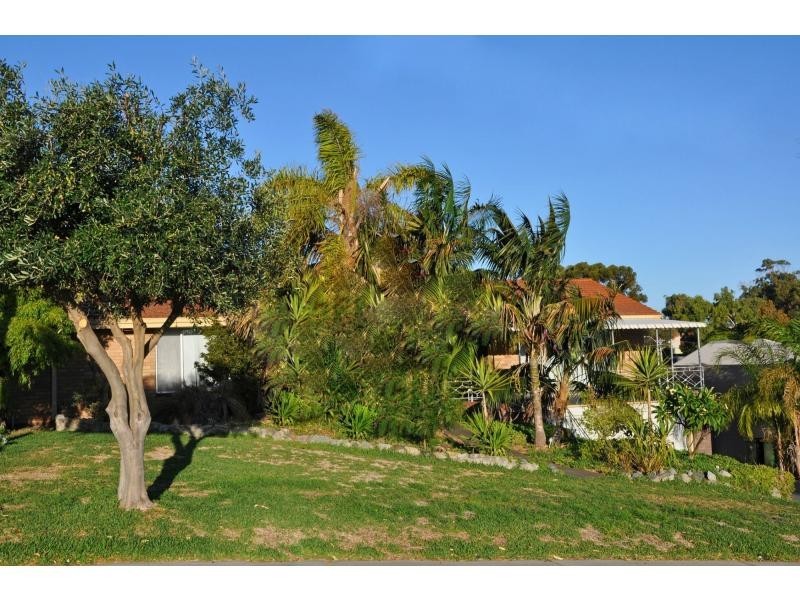 14 Deering Street, Beaconsfield WA 6162