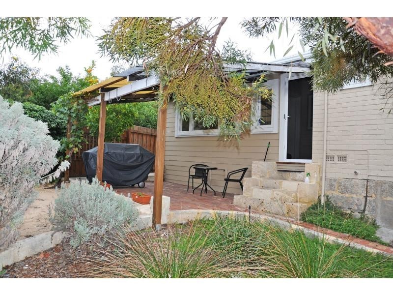 9 Wongan Avenue, White Gum Valley WA 6162