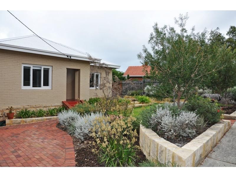 9 Wongan Avenue, White Gum Valley WA 6162