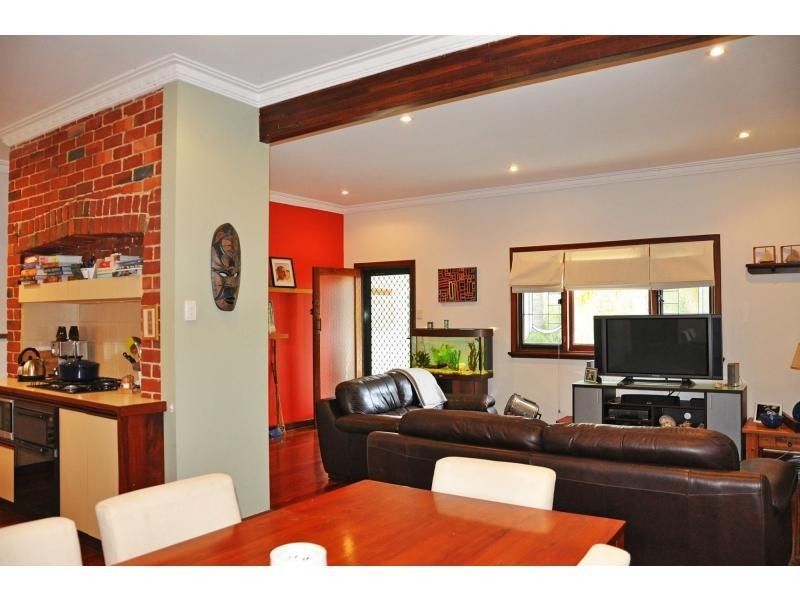 119 Watkins Street, White Gum Valley WA 6162