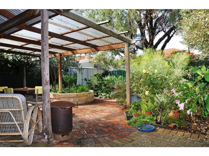 44A Nicholas Crescent, Hilton WA 6163