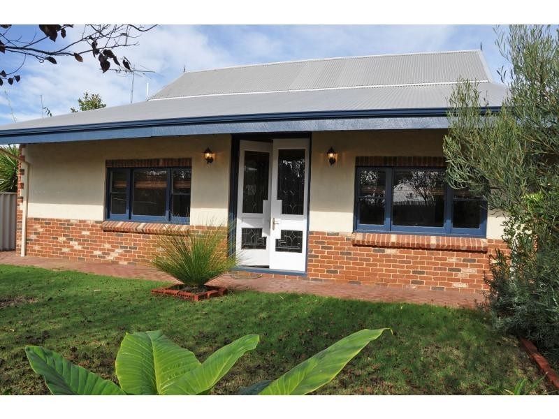 28A Lee Avenue, Hilton WA 6163