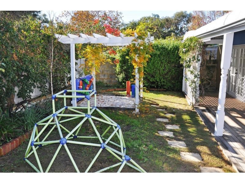 61 Watkins Street, White Gum Valley WA 6162