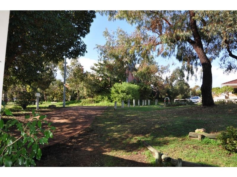 11 Bottrill Street, Hamilton Hill WA 6163