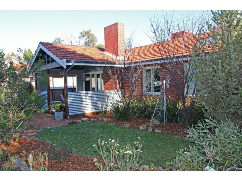 4 Sumpton Street, Hilton WA 6163