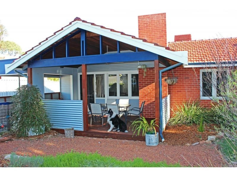 4 Sumpton Street, Hilton WA 6163