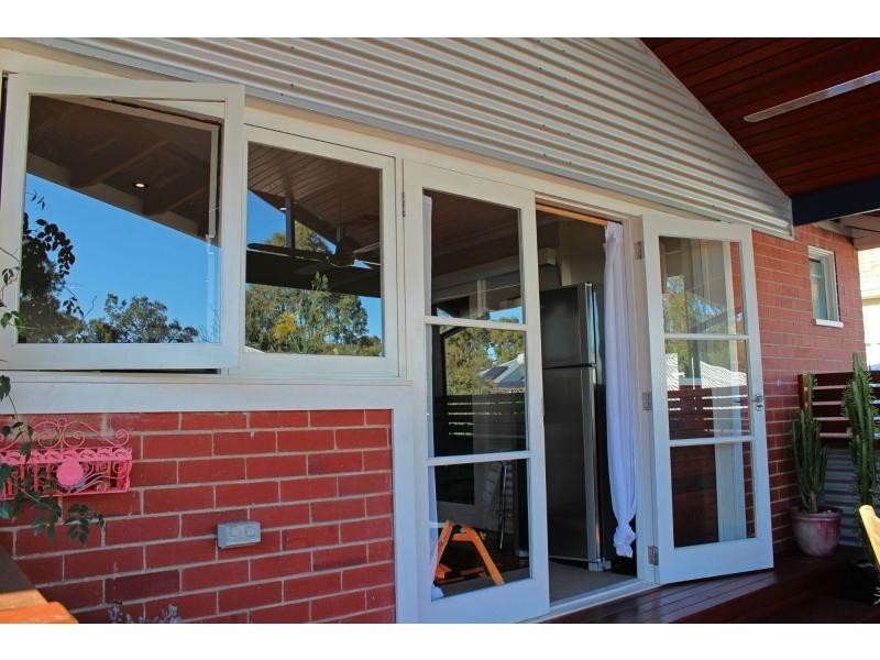 4 Sumpton Street, Hilton WA 6163
