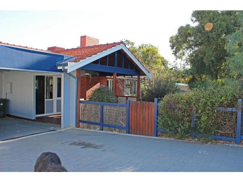 4 Sumpton Street, Hilton WA 6163