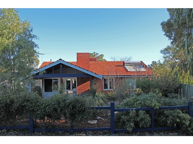 4 Sumpton Street, Hilton WA 6163