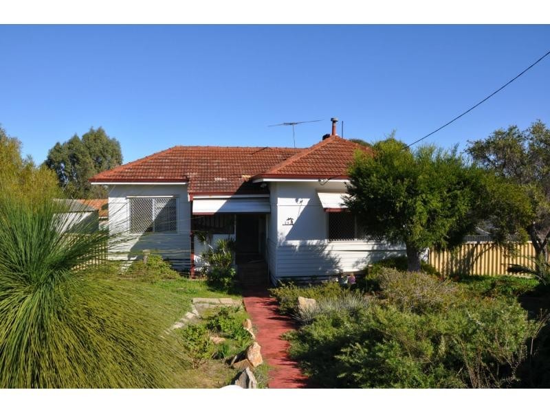 25 Minilya Avenue, White Gum Valley WA 6162