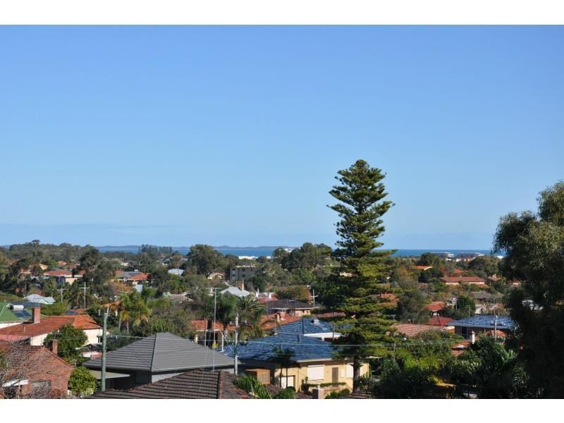 25 Minilya Avenue, White Gum Valley WA 6162