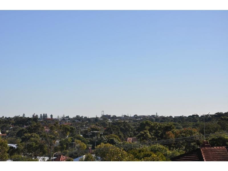 25 Minilya Avenue, White Gum Valley WA 6162