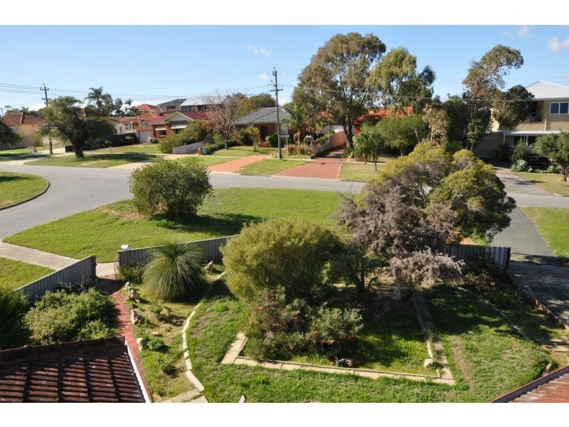 25 Minilya Avenue, White Gum Valley WA 6162