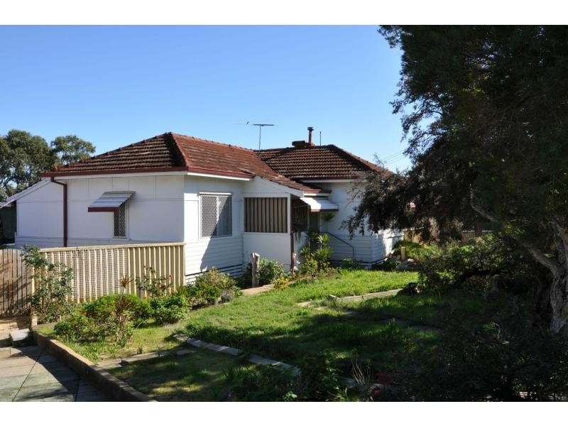 25 Minilya Avenue, White Gum Valley WA 6162