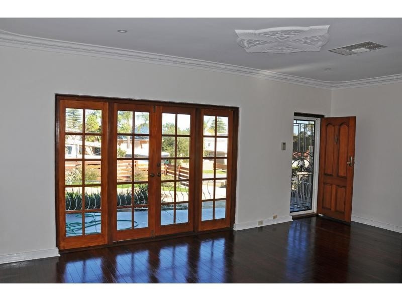 11 Sweetman Street, White Gum Valley WA 6162