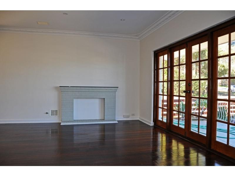 11 Sweetman Street, White Gum Valley WA 6162