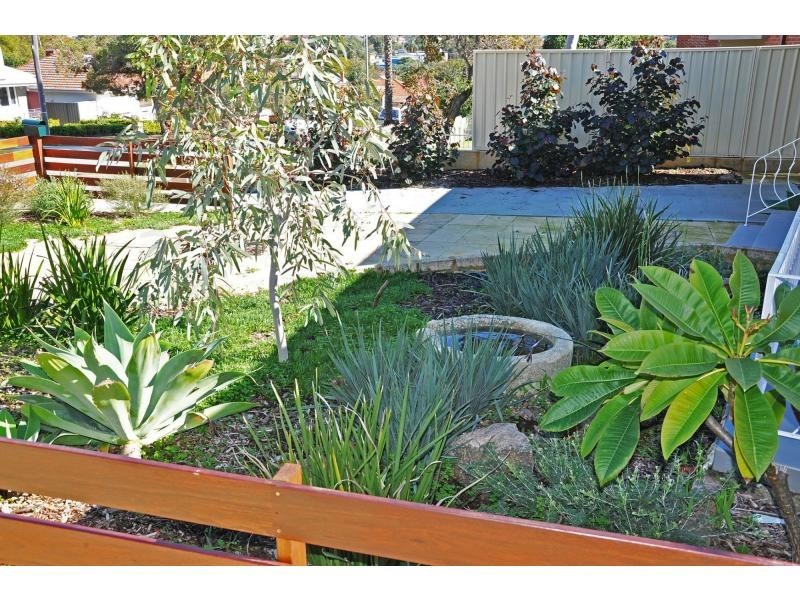 11 Sweetman Street, White Gum Valley WA 6162