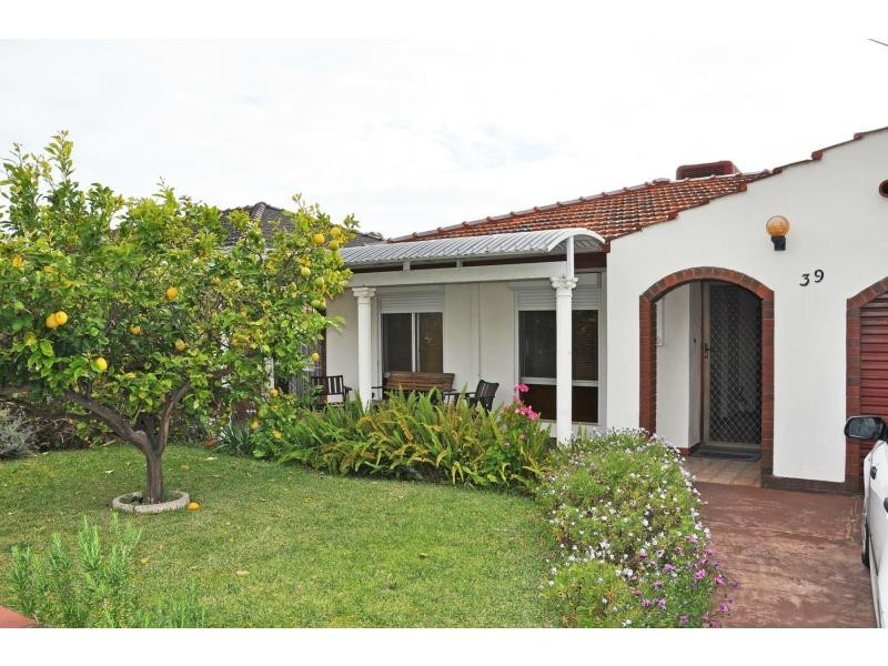 39 Montreal Street, White Gum Valley WA 6162