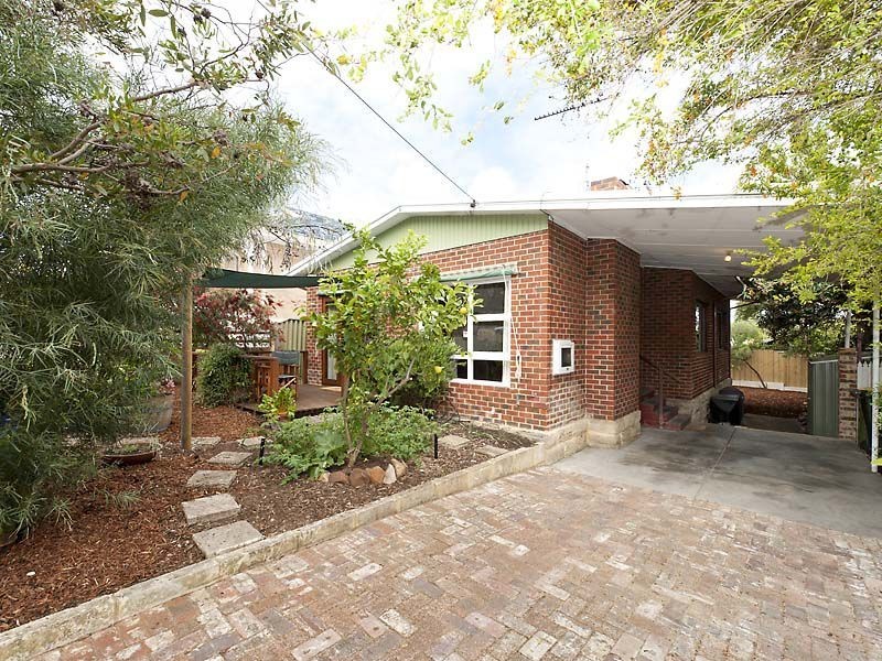 135 Samson Street, White Gum Valley WA 6162