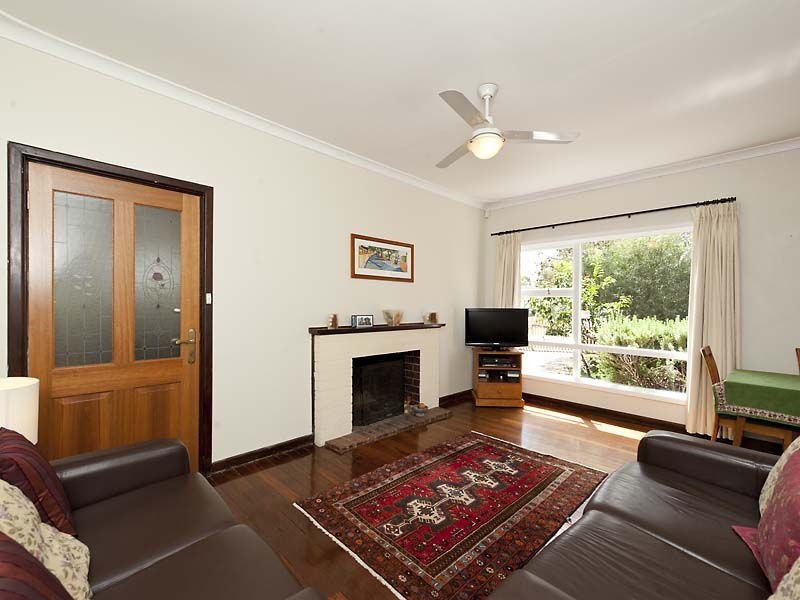 135 Samson Street, White Gum Valley WA 6162