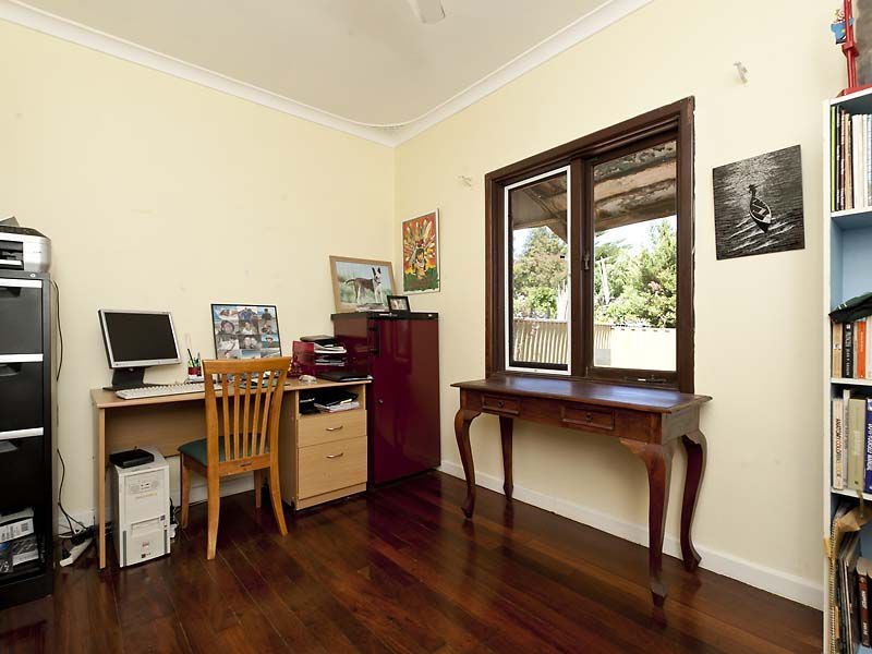 135 Samson Street, White Gum Valley WA 6162