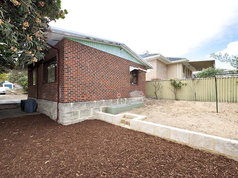 135 Samson Street, White Gum Valley WA 6162