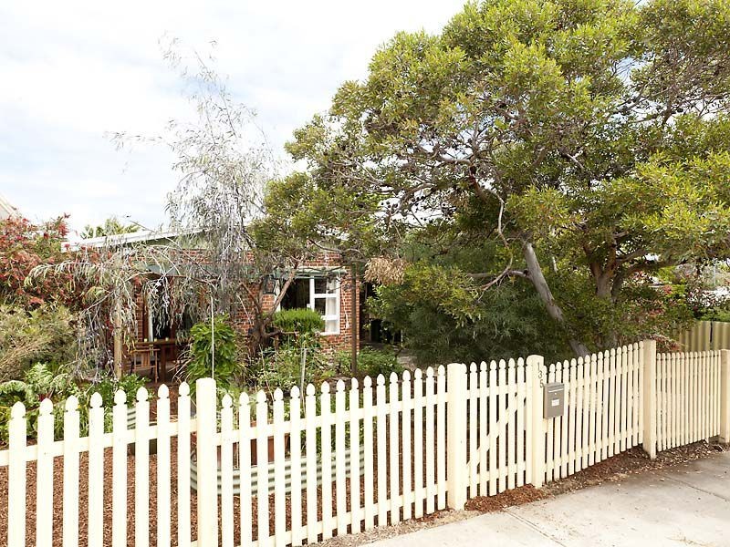 135 Samson Street, White Gum Valley WA 6162