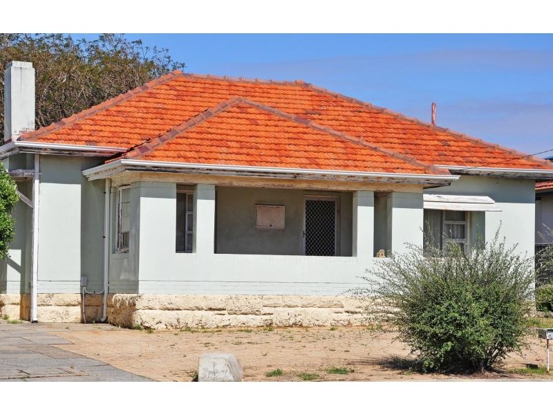 222 Carrington Street, Hilton WA 6163