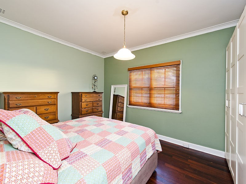 250 Carrington Street, Hilton WA 6163