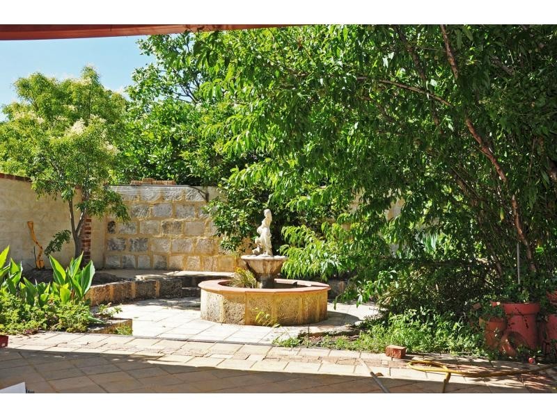 90 Samson Street, White Gum Valley WA 6162