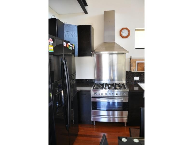 38 Simper Crescent, White Gum Valley WA 6162