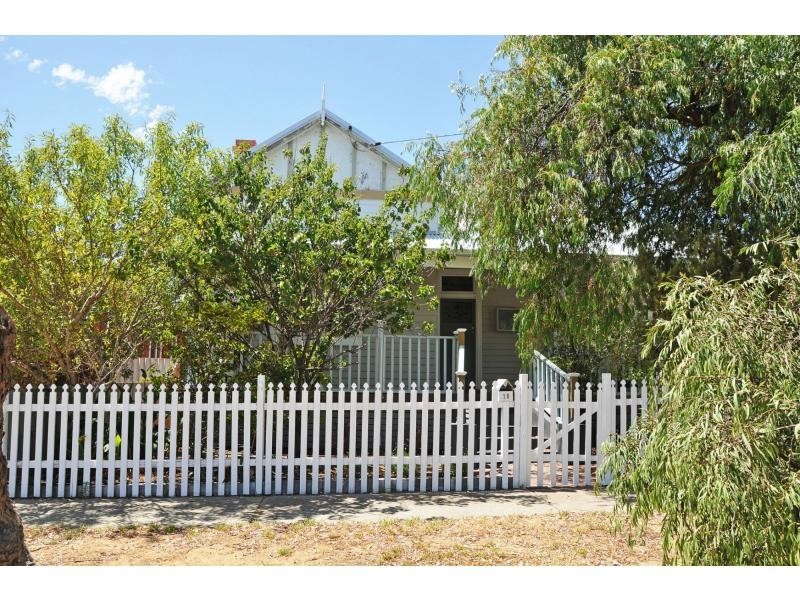 18 Taylor Street, White Gum Valley WA 6162