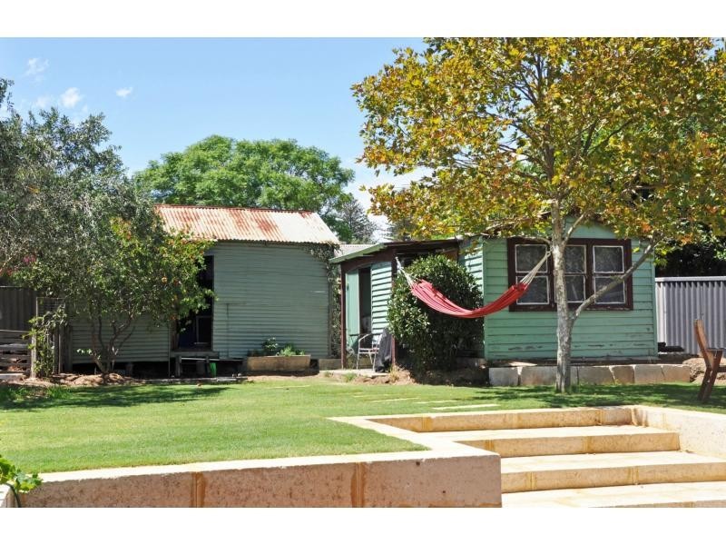 18 Taylor Street, White Gum Valley WA 6162