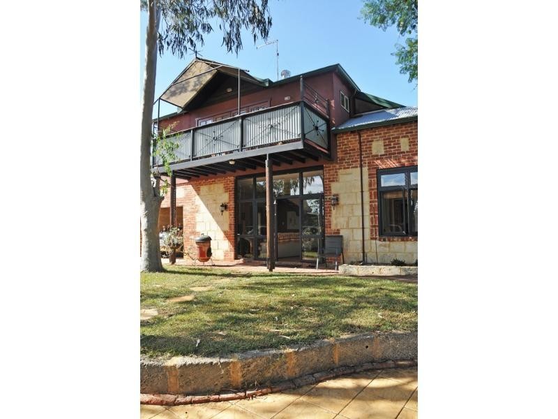 6 Elizabeth Street, White Gum Valley WA 6162