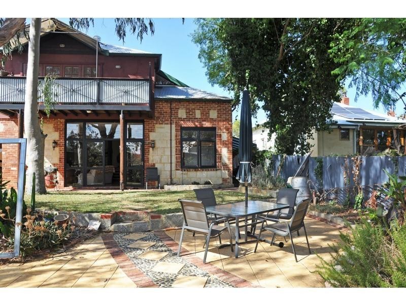 6 Elizabeth Street, White Gum Valley WA 6162