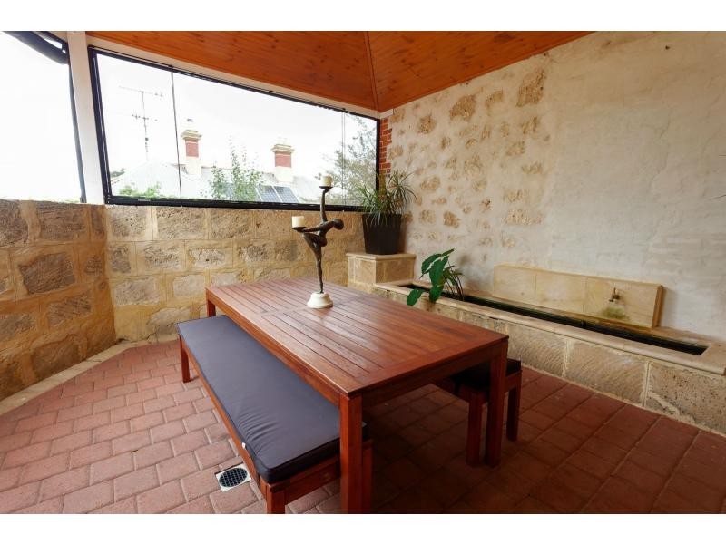 24 Hampton Road, Fremantle WA 6160