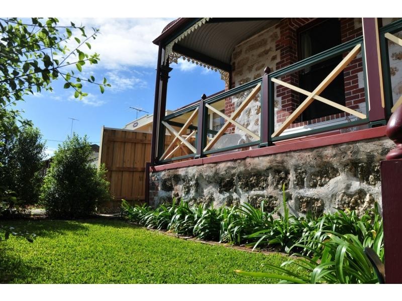 24 Hampton Road, Fremantle WA 6160