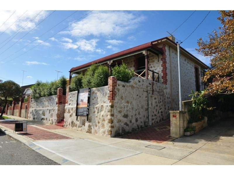 24 Hampton Road, Fremantle WA 6160
