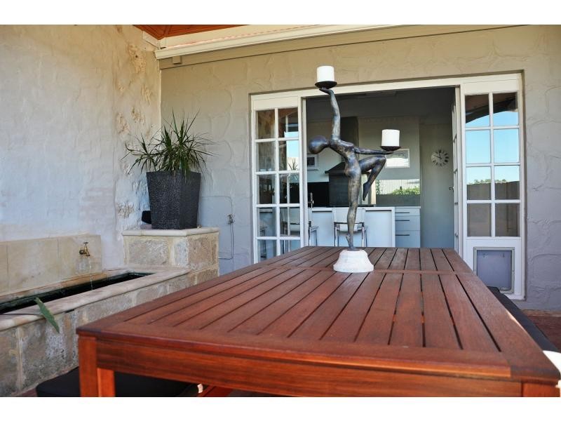 24 Hampton Road, Fremantle WA 6160