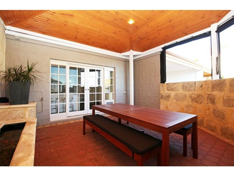 24 Hampton Road, Fremantle WA 6160