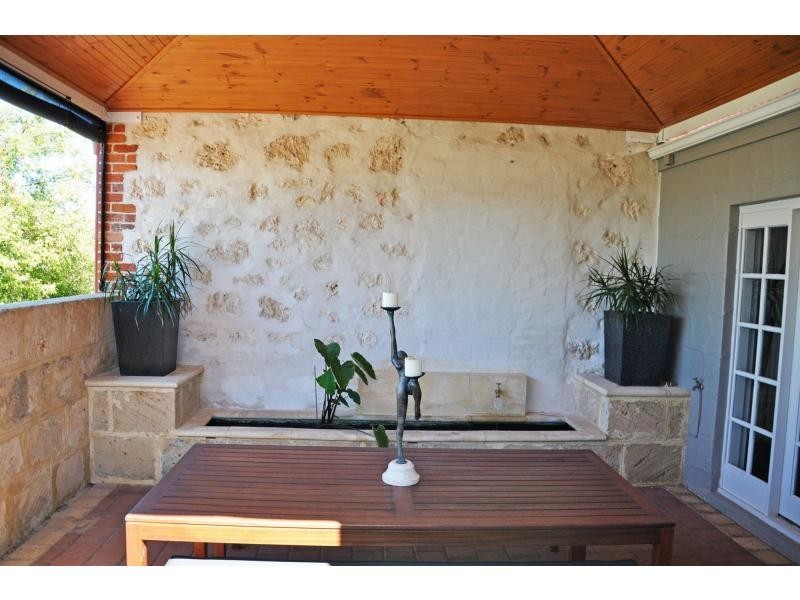 24 Hampton Road, Fremantle WA 6160