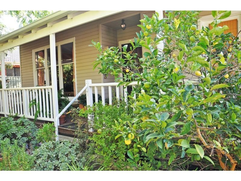 15 Grigg Place, Hilton WA 6163