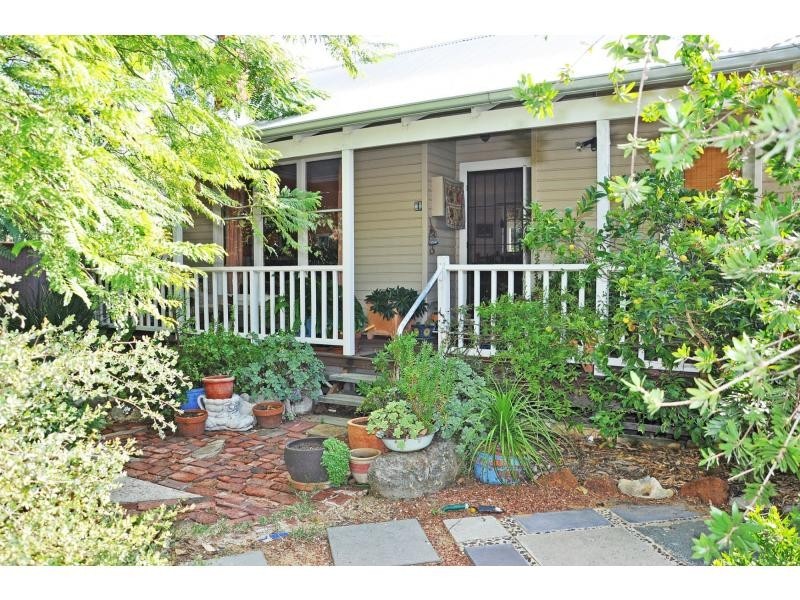 15 Grigg Place, Hilton WA 6163