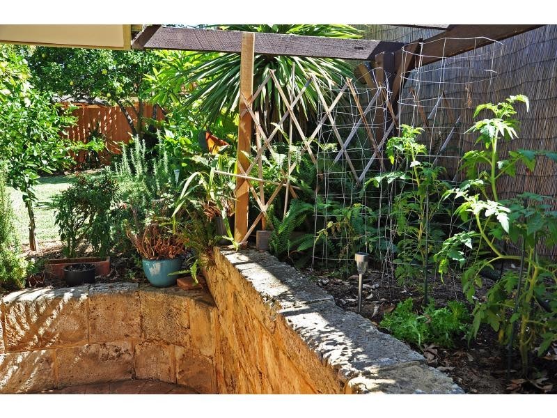 15 Arnold Street, Kardinya WA 6163