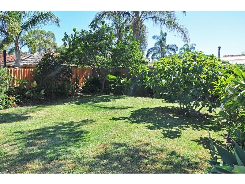 15 Arnold Street, Kardinya WA 6163