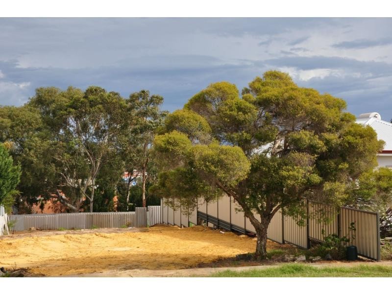 25 Minilya Avenue, White Gum Valley WA 6162