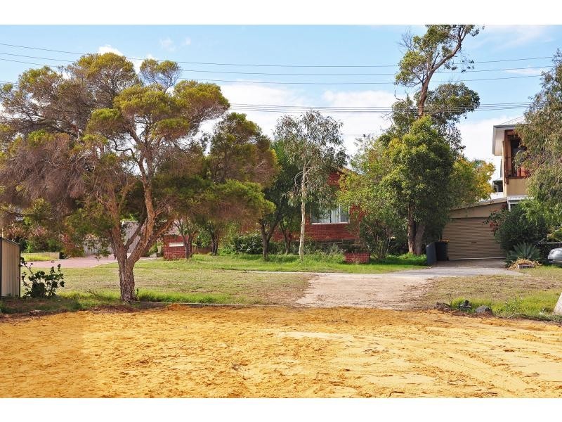 25 Minilya Avenue, White Gum Valley WA 6162