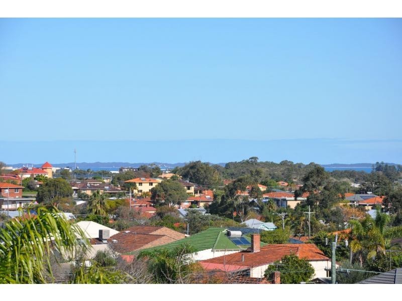 25 Minilya Avenue, White Gum Valley WA 6162