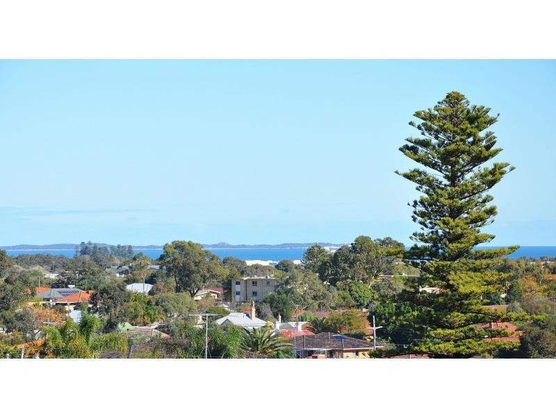 25 Minilya Avenue, White Gum Valley WA 6162