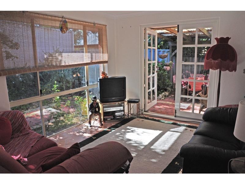 8 Manuel Close, Hamilton Hill WA 6163